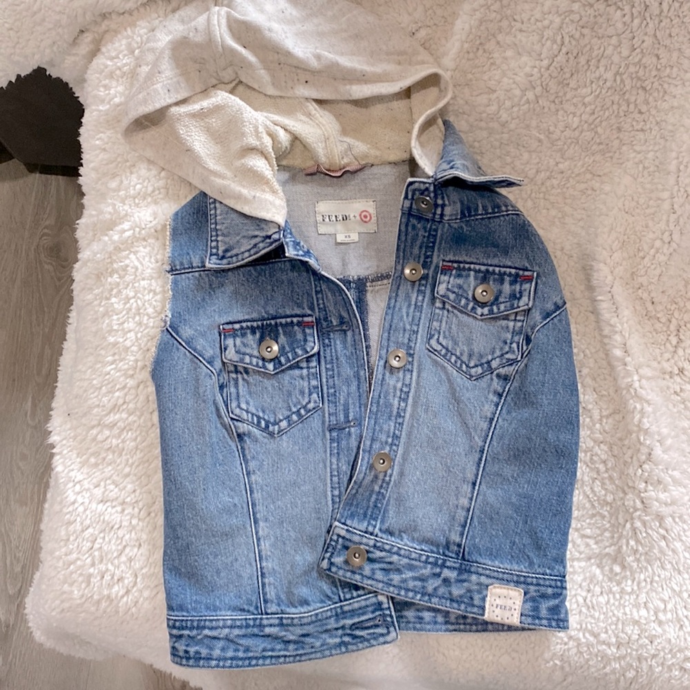 Cut sleeve jean jacket with hood